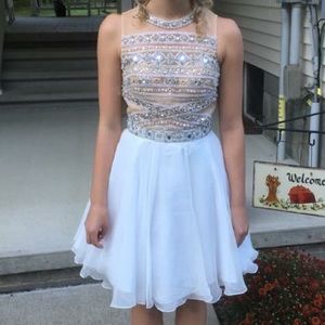 Beautiful Size 4 Homecoming dress